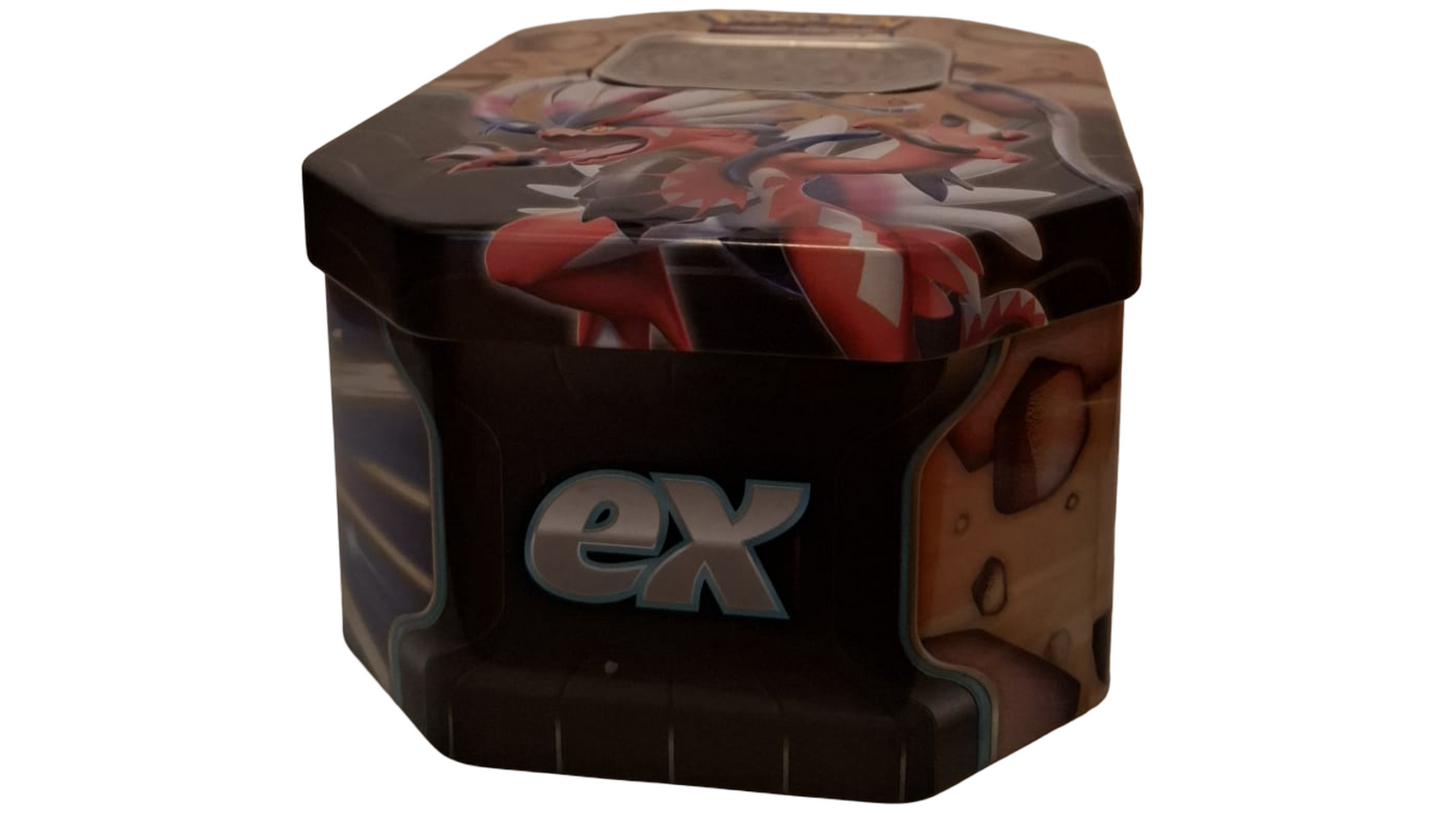Pokémon Koraidon Tin Box gefüllt – 25 Karten inkl. 5 Holo/Reverse + Schlüsselanhänger