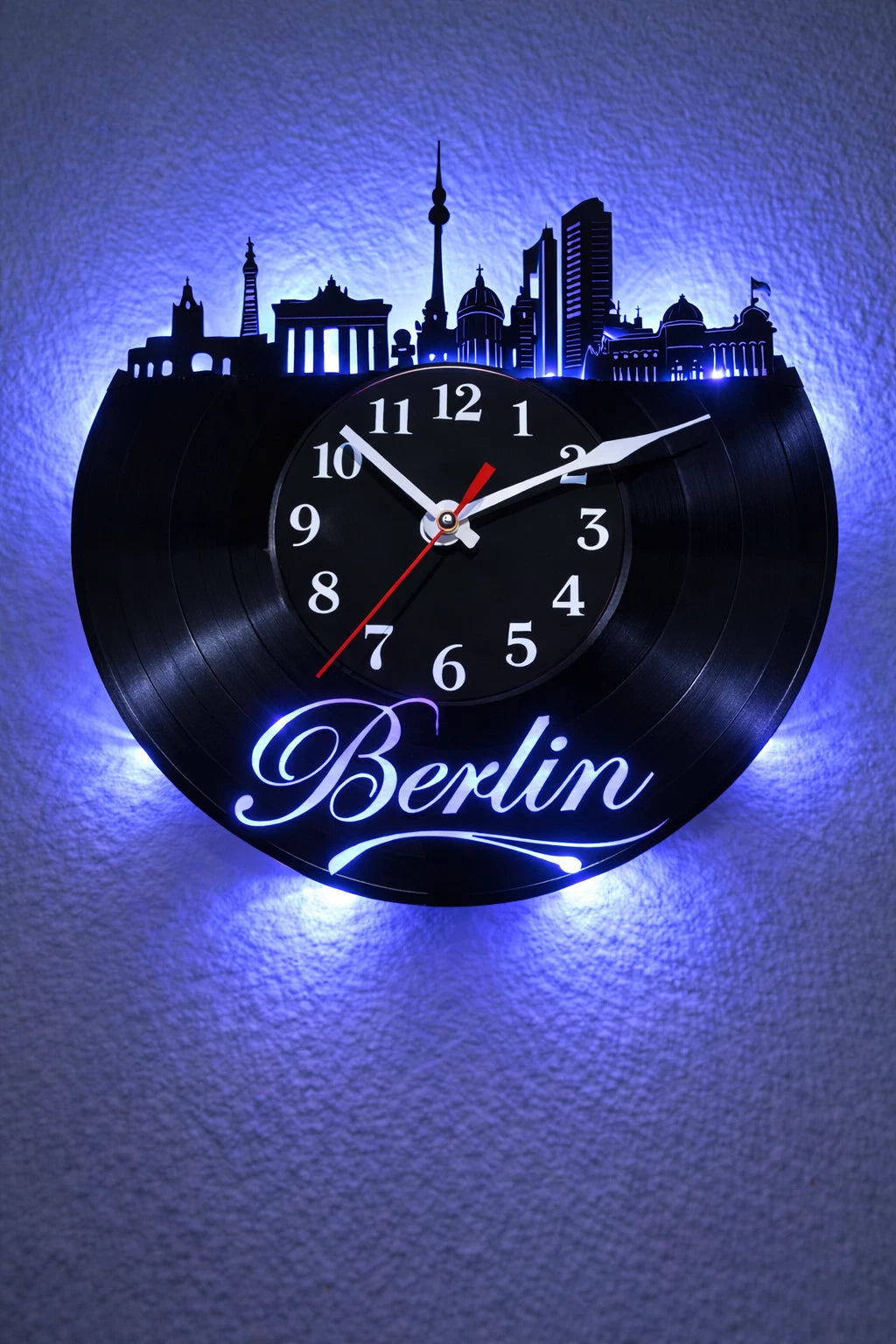 Wanduhr Berlin aus Vinyl Schallplatte LED Hintergrundbeleuchtung leises Uhrwerk