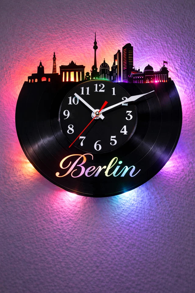 Wanduhr Berlin aus Vinyl Schallplatte LED Hintergrundbeleuchtung leises Uhrwerk