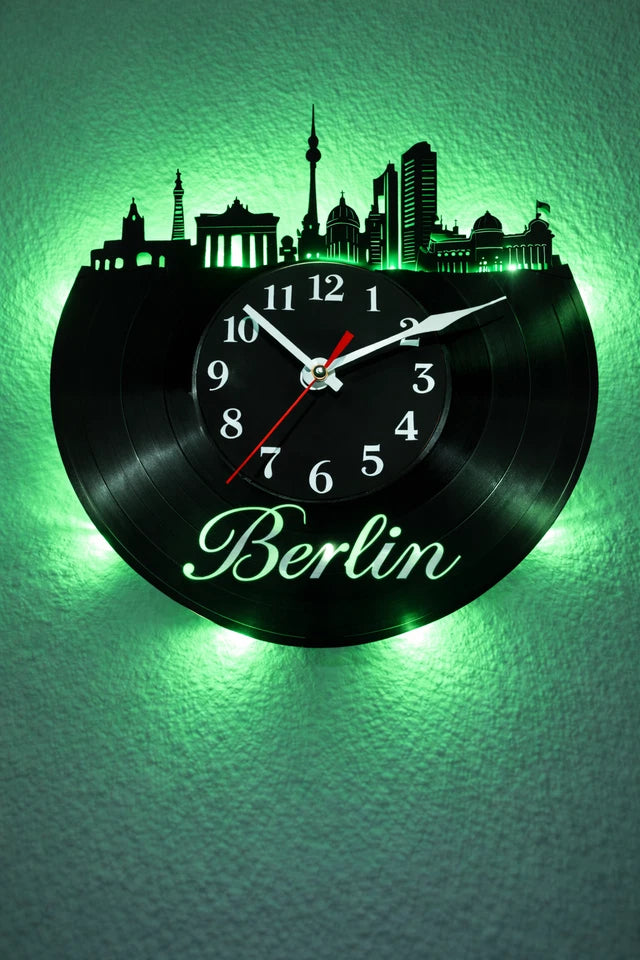 Wanduhr Berlin aus Vinyl Schallplatte LED Hintergrundbeleuchtung leises Uhrwerk