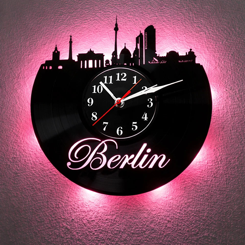 Wanduhr Berlin aus Vinyl Schallplatte LED Hintergrundbeleuchtung leises Uhrwerk