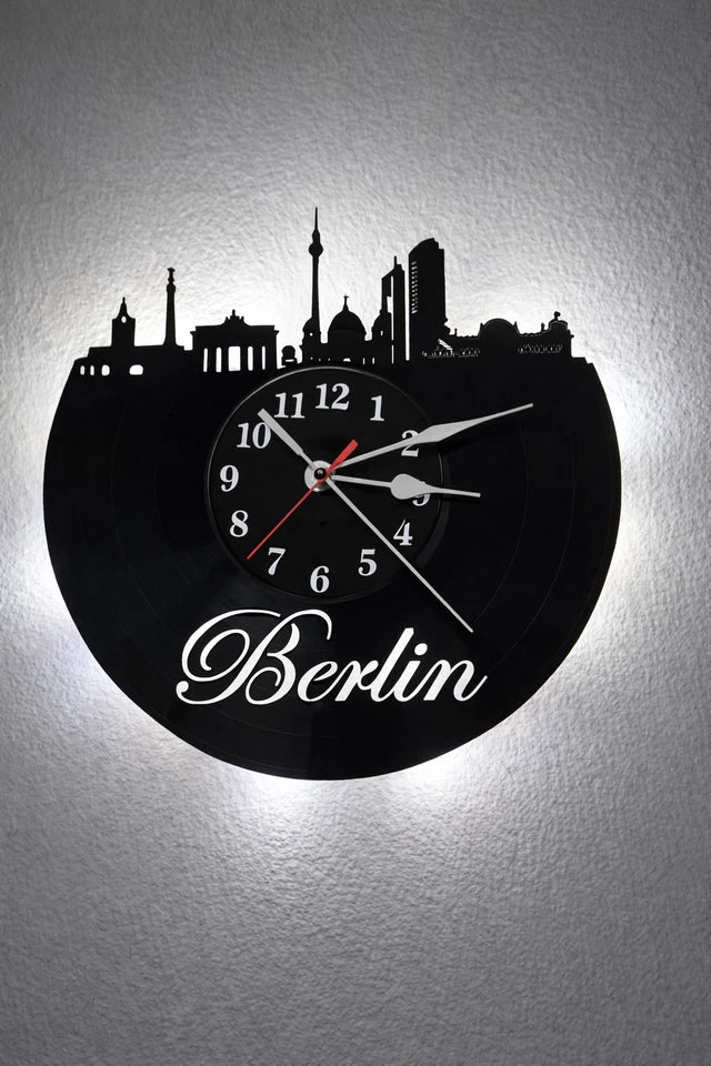 Wanduhr Berlin aus Vinyl Schallplatte LED Hintergrundbeleuchtung leises Uhrwerk