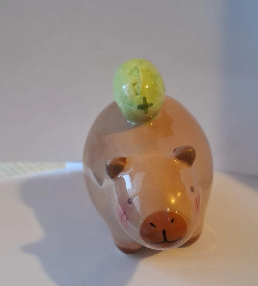 Porzellan Capybara Figur mit Limette auf Rücken – Deko Tier 9x7 cm Handmade Stil